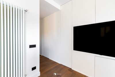 Full height invisible one-door wardrobe